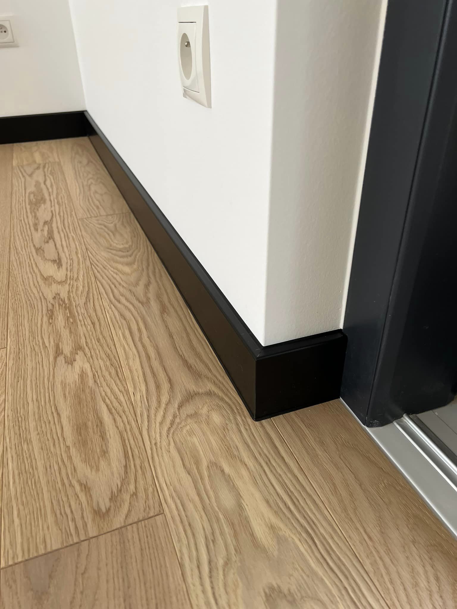 Listwy przypodłogowe